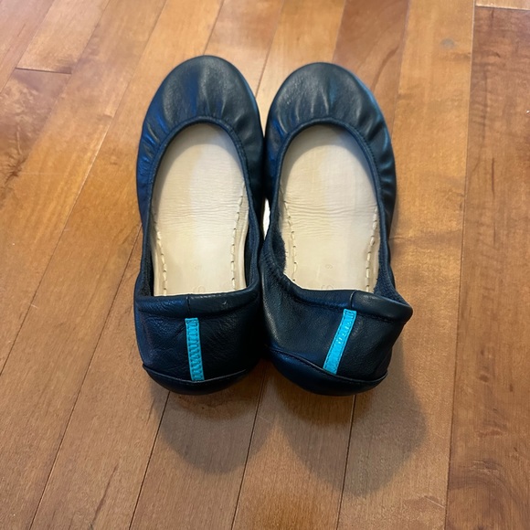 Black Tieks flats, size 9 Like new! - shoes only - Picture 2 of 5